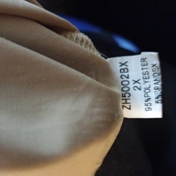 Winged arm feather pattern top 2x - Picture 3 of 7